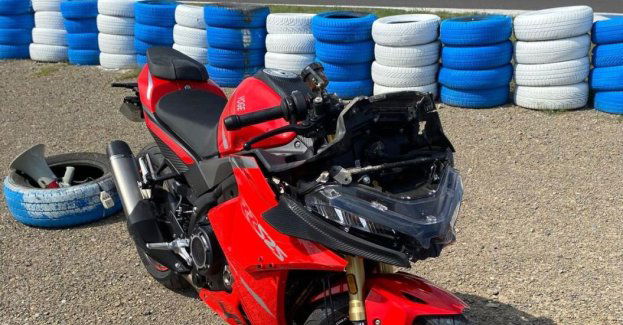 Na torze wyścigowym motocyklem wjechał w fotografa