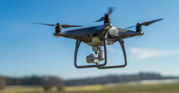 Ostrzelał drona i rzucił w niego torebką wypełnioną wodą