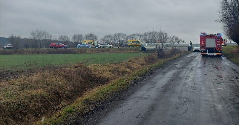 zdjęcie: Wypadek autobusu w Starogrodzie Dolnym / fot. KPP w Chełmnie