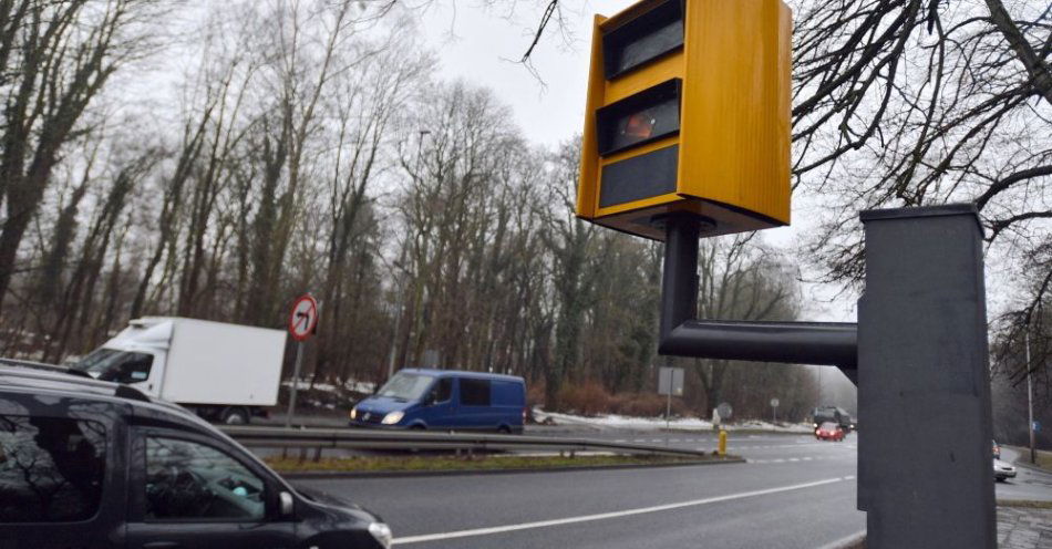 zdjęcie: Rząd ukruci proceder uchylania się od płacenia kary po przekroczeniu prędkości / fot. PAP