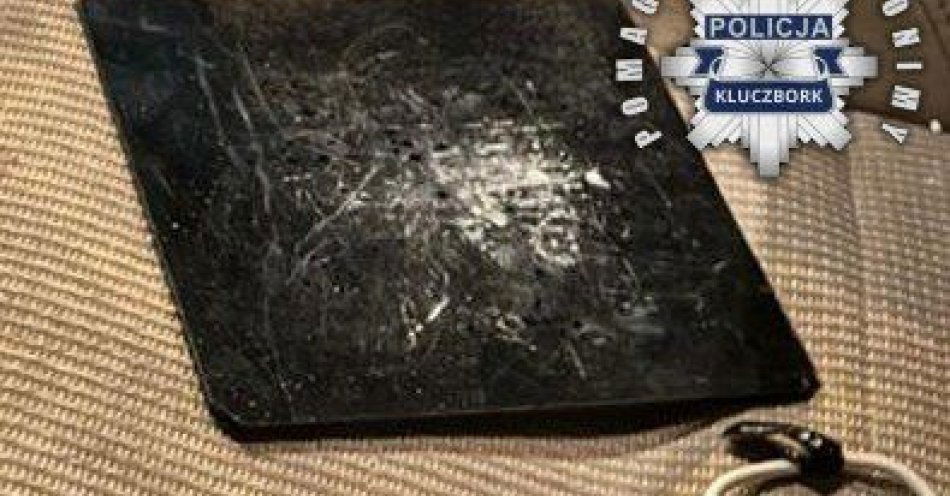 zdjęcie: Kierowca pod wpływem amfetaminy uderzył w drzewo świadek zareagował / fot. KPP Kluczbork