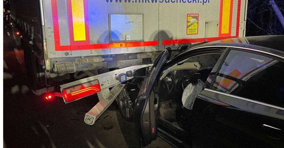 zdjęcie: Pijany kierowca uderzył w tył ciężarówki mając prawie 3 promile / fot. KPP w Pułtusku