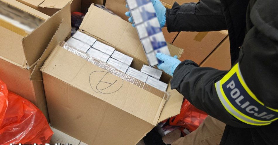 zdjęcie: Pijany kierowca ujęty z ponad 5 tysięcy papierosów / fot. KPP Krosno Odrzańskie