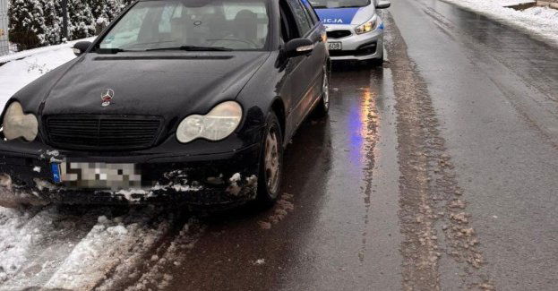 Młody kierowca driftował na drodze gminnej i dostał mandat