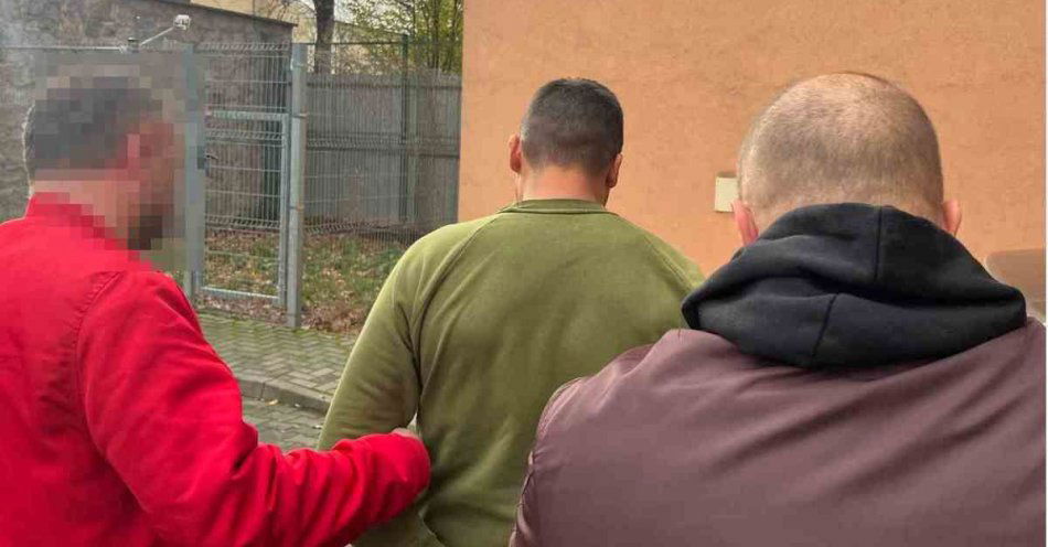 zdjęcie: Znęcał się nad żoną, naruszył nietykalność policjantów, a na koniec próbował ich przekupić / fot. KPP Puławy