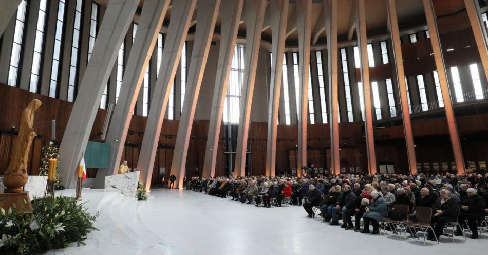 zdjęcie: W Kościele katolickim obchodzona jest Niedziela Świętej Rodziny / fot. PAP