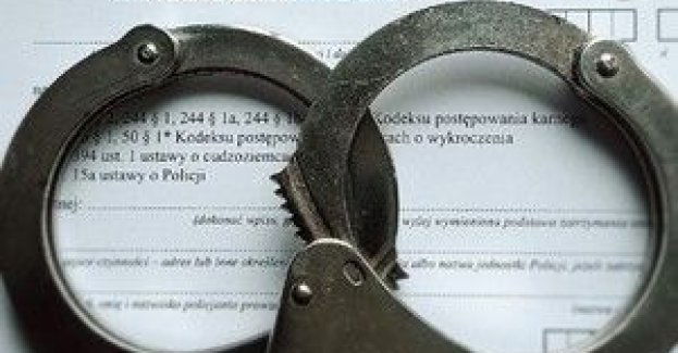 Znęcał się nad dziećmi. Został zatrzymany przez policjantów i decyzją sądu tymczasowo aresztowany