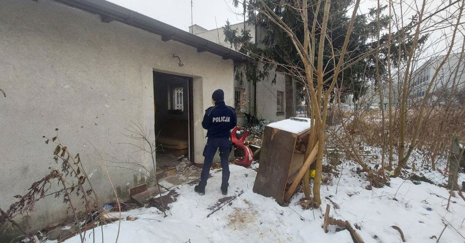 zdjęcie: Policja sprawdza pustostany i pomaga osobom bezdomnym / fot. KPP w Tomaszowie Mazowieckim