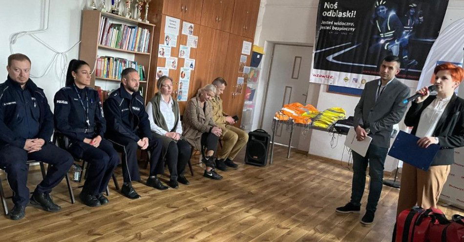 zdjęcie: Odblaski ratują życie. Uczniowie Skuł uczą się bezpieczeństwa / fot. KPP w Grodzisku Mazowieckim