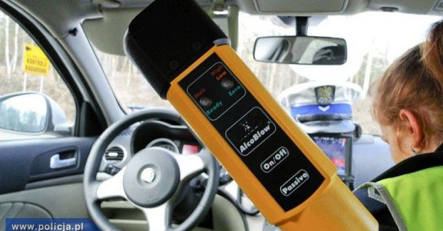 Kierowca ciągnika z 2 promilami i cofniętymi uprawnieniami