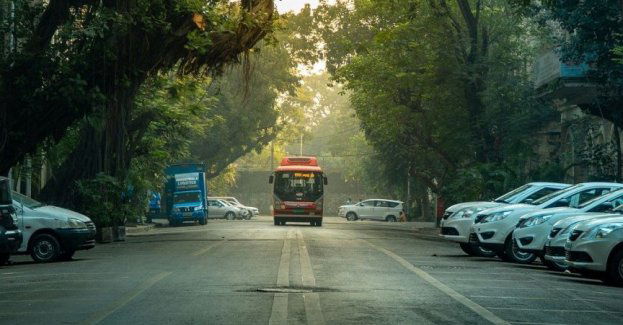 W Zaduszki kursuje jedna cmentarna linia C40, od piątku komunikacja wraca do zwykłych kursów
