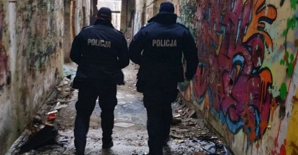 zdjęcie: Zima zagraża życiu. Jak pomóc bezdomnym i osobom starszym / fot. KPP Mogilno