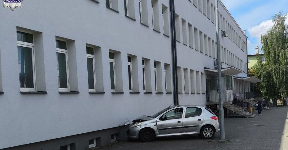 zdjęcie: 63-latka zasłabła za kierownicą / fot. KMP Zamość