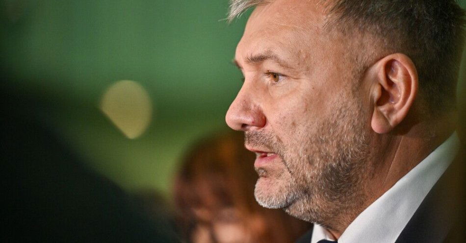 zdjęcie: Szef MS Waldemar Żurek gościem Rady Ławniczej; zakłócona konferencja prasowa / Warszawa, 10.10.2025. Minister sprawiedliwości Waldemar Żurek podczas briefingu prasowego w holu głównym siedziby Sądu Najwyższego w Warszawie, 10 bm. Szef resortu sprawiedliwości był gościem na posiedzeniu Rady Ławniczej Sądu Najwyższego. (aldg) PAP/Przemysław Piątkowski