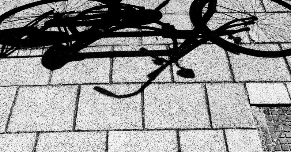 zdjęcie: Wyjeżdżając z parkingu potrącił rowerzystkę / pixabay/271410