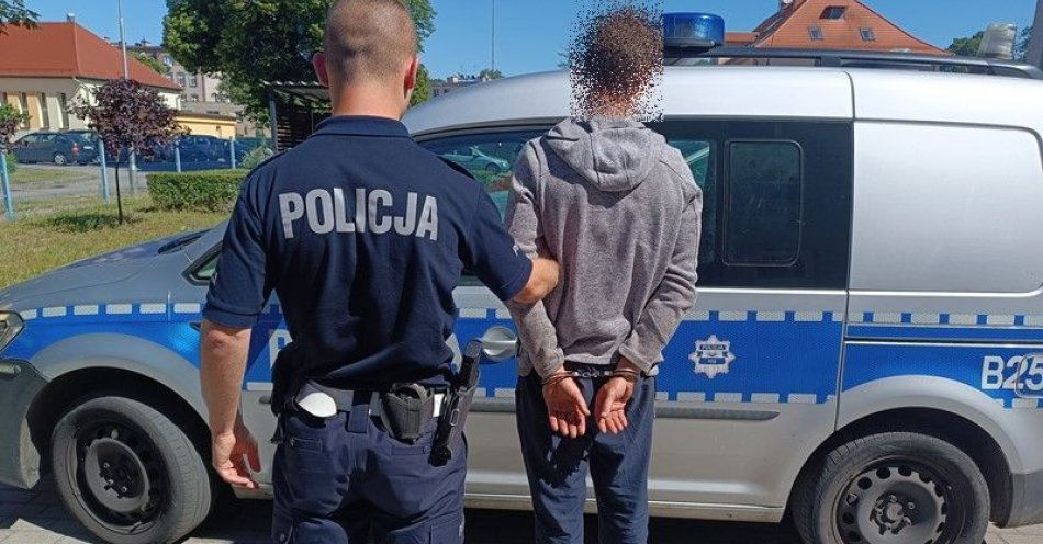 zdjęcie: Jechał rowerem będąc pod wpływem alkoholu - trafił do policyjnego aresztu, bo był poszukiwany przez milicki sąd / fot. KPP w Miliczu