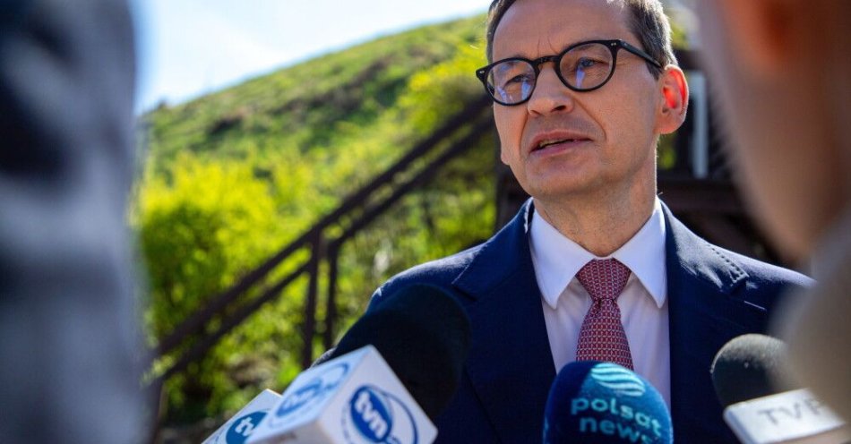 zdjęcie: Morawiecki o sytuacji w PiS: żaden rozłam, co najwyżej komunikacyjne turbulencje / Toruń, 18.04.2026. Wiceprezes PiS, prezes Stowarzyszenia Rozwój Plus Mateusz Morawiecki w drodze na otwarte spotkanie z mieszkańcami, 18 bm. w gmachu Muzeum Etnograficznego w Toruniu. Spotkanie odbywa się w ramach cyklu konsultacji wojewódzkich ,,Polska Jednej Prędkości''. (sko) PAP/Agnieszka Bielecka