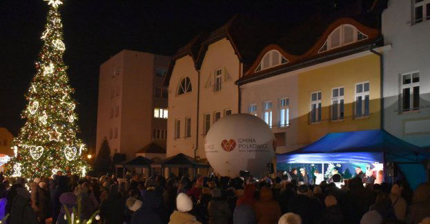 W choinki i w towarzystwie szopki bożonarodzeniowej Wigilia Miejska na Rynku tradycyjnie zgromadziła całą rzeszę polkowiczan
