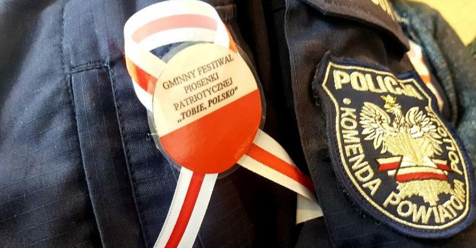 zdjęcie: Gminny Festiwal Piosenki Patriotycznej z udziałem kętrzyńskich policjantów / fot. KPP w Kętrzynie