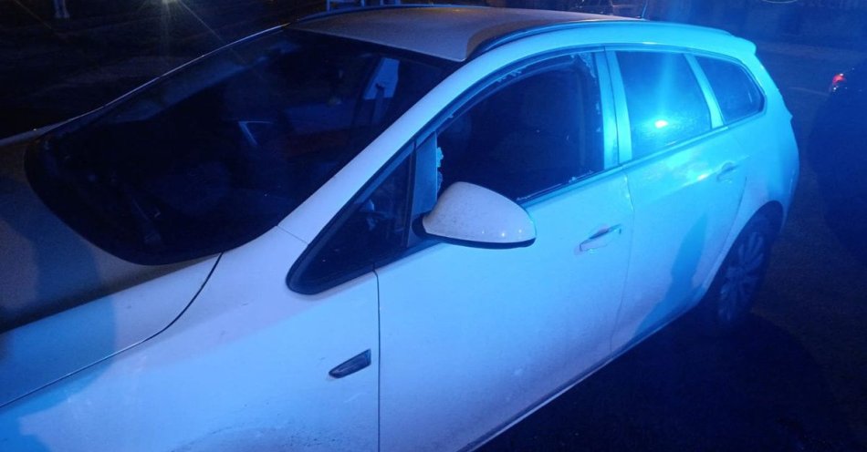 zdjęcie: Pijany kierowca nie zatrzymał się do kontroli. Policjant wybił szybę / fot. KMP w Szczecinie