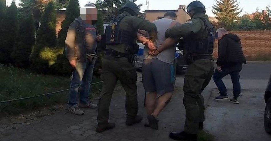 zdjęcie: Posiadał znaczne ilości narkotyków, znęcał się nad najbliższymi - policjanci ze Śremu i Poznania zatrzymali poszukiwanego listem gończym / fot. KPP Śrem