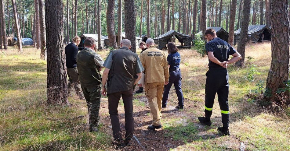 zdjęcie: Mundurowi skontrolowali kolejne obozy harcerskie / fot. KPP w Świeciu