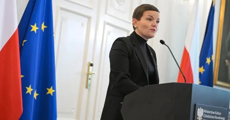 zdjęcie: MKiDN cofnęło patronat dla obchodów powstania organizowanych przez Stowarzyszenie Warszawa 44 / Warszawa, 13.07.2026. Minister kultury i dziedzictwa narodowego Marta Cienkowska podczas wręczenia not identyfikacyjnych rodzinom ofiar zbrodni wołyńskiej w Puźnikach, 13 bm. w siedzibie MKiDN w Warszawie. (aldg) PAP/Marcin Obara