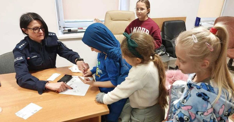 zdjęcie: Uczniowie SP 6 poznali pracę sanockich policjantów / fot. KPP w Sanoku