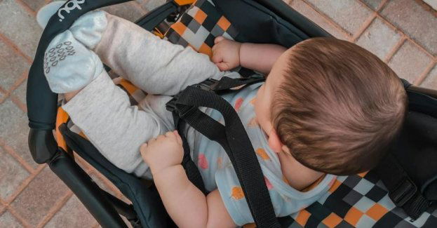 Chciał sprzedać dziecięcy fotelik, w efekcie stracił 2 500 złotych