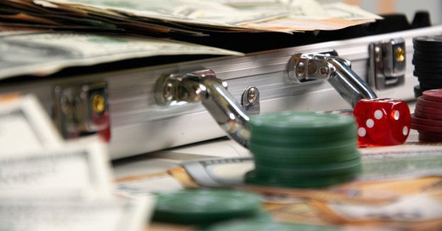 Trzy kolejne osoby zatrzymane w sprawie nielegalnego hazardu