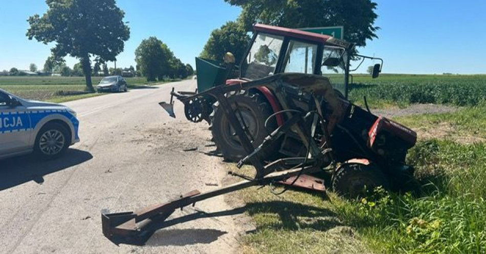 zdjęcie: Zderzenie ciągnika rolniczego z BMW / fot. KPP Tomaszów Lubelski