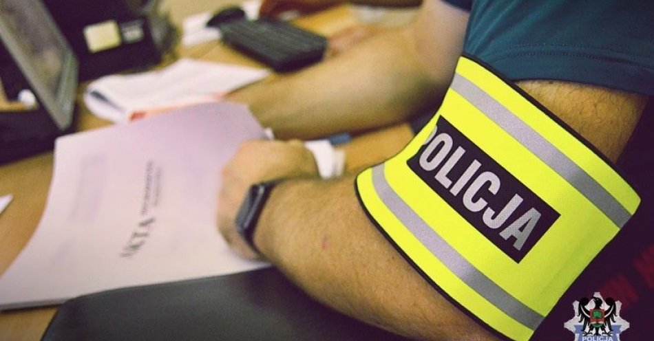 zdjęcie: 35-latka odpowie przed sądem za kradzież telefonu komórkowego oraz gotówki / fot. KMP w Wałbrzychu