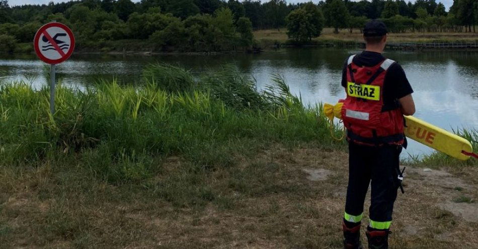 zdjęcie: Policjanci i strażacy kontrolują zbiorniki wodne w trosce o bezpieczeństwo plażowiczów / fot. KPP w Żyrardowie