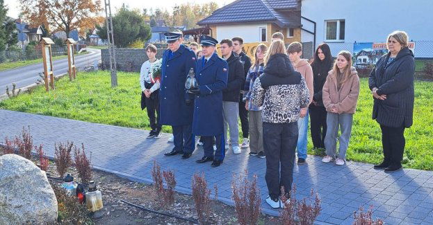 Hołd dla posterunkowego Krzysztofa Zajewskiego w Aleksandrowie