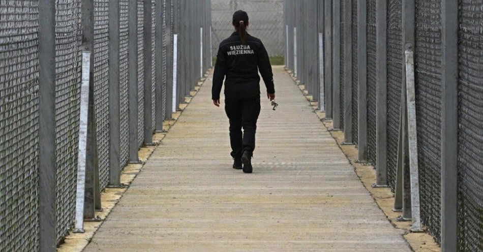 zdjęcie: Prezydent podpisał nowelizację ustawy o Słubie Więziennej / Chmielów (woj. podkarpackie), 24.10.2024. Przeznaczony dla kobiet, przygotowany do zasiedlenia dom przejściowy przy Oddziale Zewnętrznym w Chmielowie Zakładu Karnego w Dębicy, 24 bm. Inwestycja, która powstała kosztem ponad 80 mln zł obejmuje pawilon mieszkalny dla 200 skazanych oraz halę produkcyjną o powierzchni 800 m kw. umożliwiającą podjęcie pracy przez osoby odbywające tam karę pozbawienia wolności. W budynku penitencjarnym oraz w tzw. domu przejściowym zamontowane zostały innowacyjne okna