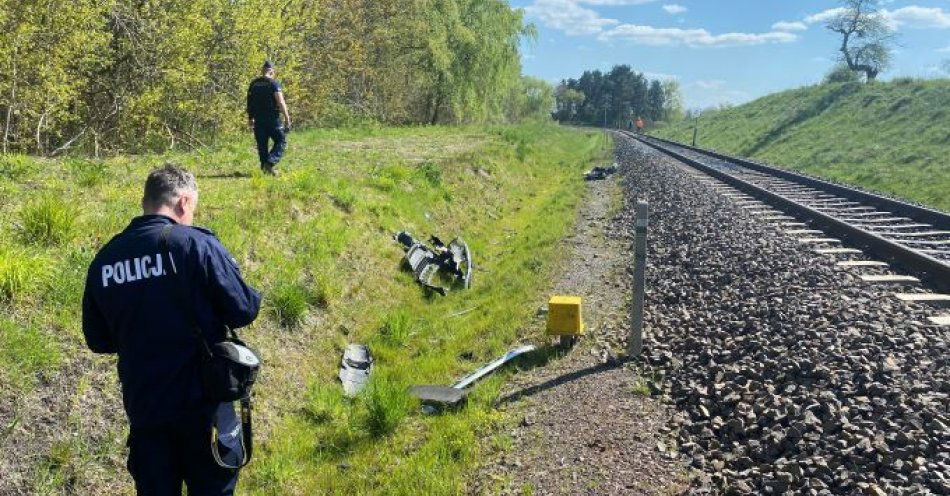 zdjęcie: Śmierć w wyniku zderzenie forda z pociągiem. Policjanci wyjaśniają okoliczności wypadku / fot. KPP w Sztumie