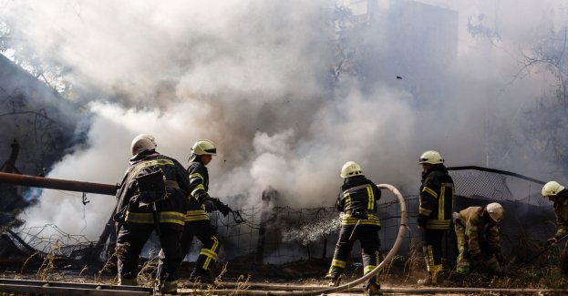 Płonie hurtownia zniczy, apel do mieszkańców o pozostanie w domach