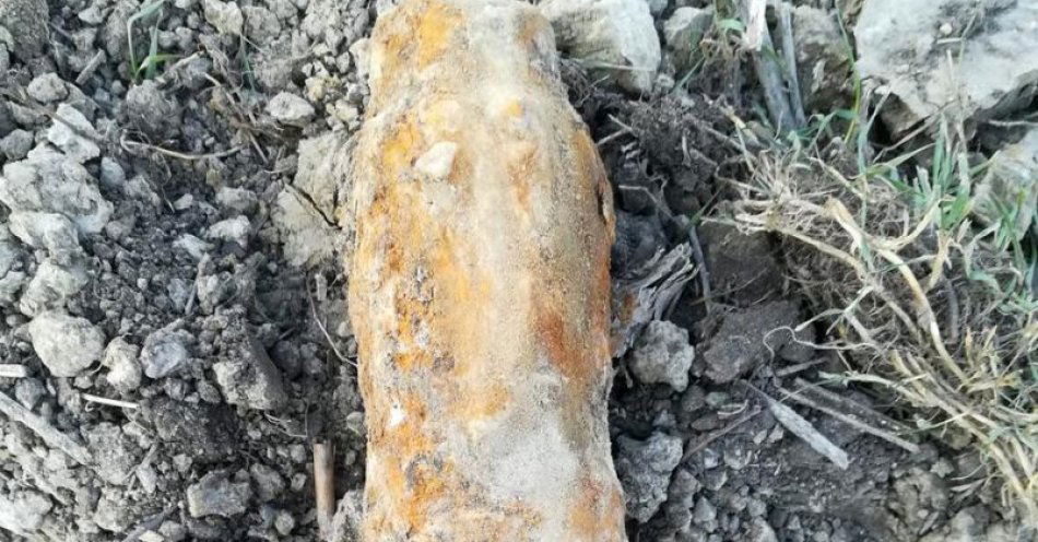 zdjęcie: Znalazł pocisk na polu w gminie Radziejów / fot. KPP w Radziejowie