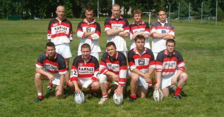 zdjęcie: Kluby sportowe w Rybniku - lokalne talenty na boiskach i arenach / Częstochowscy rugbiści przed turniejem w Sochaczewie, fot. Skibabiba, domena publiczna, https://commons.wikimedia.org/wiki/File:Rugby.JPG