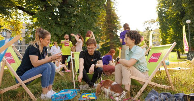 Hamaki, memory z nagrodami, wspólne planszówki. Międzynarodowy Dzień Młodzieży na Placu Litewskim