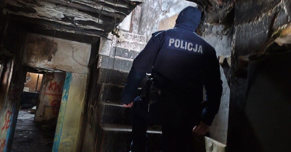 zdjęcie: Zimowe patrole policji Jak pomóc osobom bezdomnym / fot. KPP Kazimierza Wielka