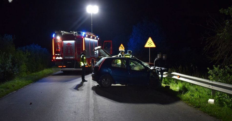 zdjęcie: Na drodze zginęła 20-letnia pasażerka Renault / fot. KMP Zamość