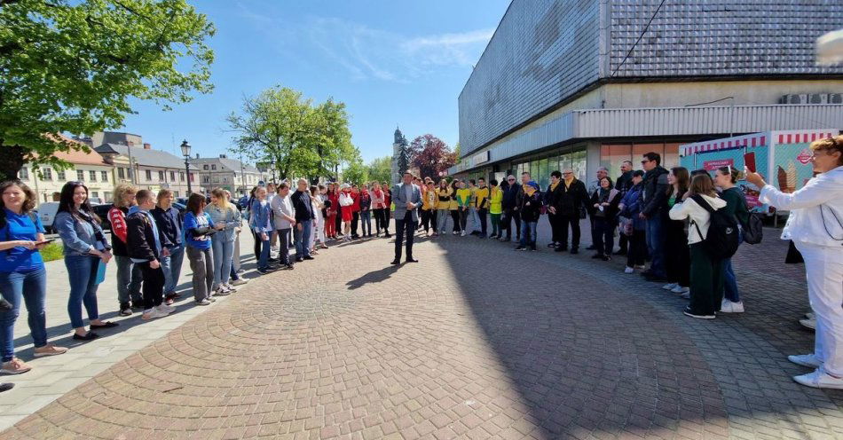 zdjęcie: II odsłona pabianickiej gry miejskiej Bierzemy na warsztat tolerancję / fot. KPP w Pabianicach