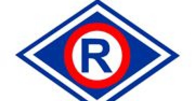 Jechał z włączonymi światłami przeciwmgłowymi w słoneczny dzień bez prawa jazdy i pojazdem niedopuszczonym do ruchu