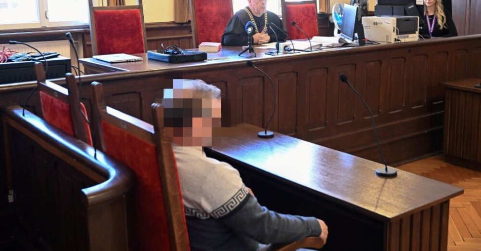 zdjęcie: Sąd uniewinnił myśliwego, który zastrzelił wilka o imieniu Lego / Starogard Gdański, 27.03.2026. Oskarżony Krzysztof S. na sali Sądu Rejonowego w Starogardzie Gdańskim, 27 bm. Sąd ma wydać wyrok w sprawie myśliwego, który w Borach Tucholskich zabił wilka Lego. (ad) PAP/Andrzej Jackowski *** UWAGA!!! ZAKAZ PUBLIKACJI WIZERUNKU I DANYCH OSOBOWYCH OSKARŻONEGO! ***