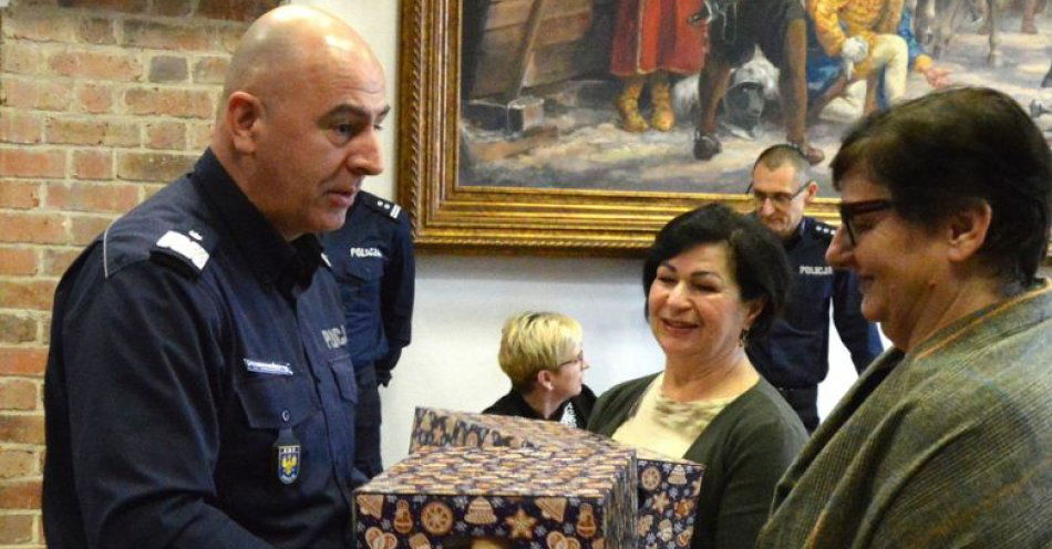 zdjęcie: Przedświąteczne spotkanie z wdowami po poległych policjantach / fot. KPP Kluczbork
