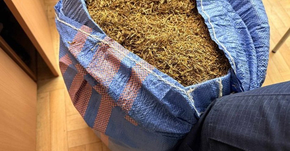 zdjęcie: Polkowice: 22 kg nielegalnego tytoniu w samochodzie seniora / fot. KPP w Polkowicach