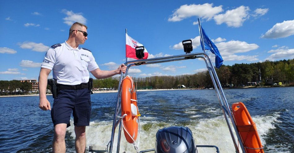 zdjęcie: Bezpieczna majówka nad Zalewem Sulejowskim / fot. KPP w Tomaszowie Mazowieckim