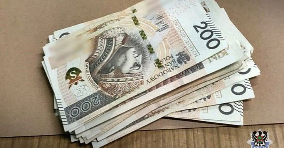 zdjęcie: Sprzedawał w sieci sprzęt elektroniczny oraz elektronarzędzia, których nie posiadał. Oszukanych w Polsce łącznie ponad dwadzieścia osób / fot. KMP w Wałbrzychu