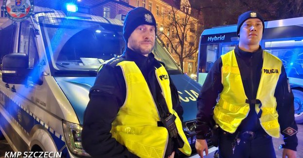 Funkcjonariusze dbają o bezpieczeństwo na szczecińskim jarmarku